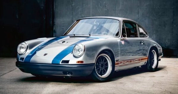 Има малко други имена в автомобилния свят с толкова престиж, колкото Porsche 911. Фактъ - след повече от 60 години и много различни еволюции  – основната концепция на автомобила остава непроменена. 

Първият 911 е представен през 1963 г. и е предназначен да замени 356, първата спортна кола на Porsche. Той разполага с плосък шестцилиндров двигател, но запазва разположение отзад.

Има огромен успех  и от търговска, така и гледна точка на специалистите. Разграбени са 111 995 бройки през десетилетието, в което е на пазара.  Класическите екземпляри вече са търсени от колекционери, като колите в оригинално състояние са особено ценени. Първият 911 е прост автомобил според съвременните стандарти, но чийто стил е останал вечен.
Специалните издания на това поколение са икони, например, 911 Carrera RS 2.7.